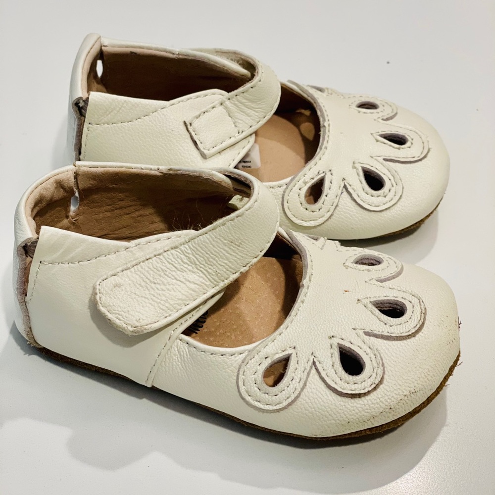 Livie & Luca Mary Janes Size 6-12 Months